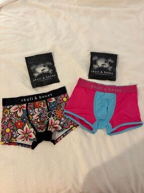 🆕 Skull & Bones Trunks - 2 pairs - Size Large